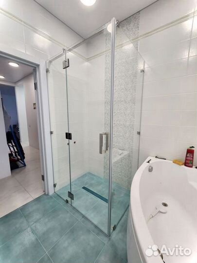 Стеклянная душевая перегородка