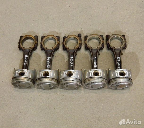 Шатун с поршнем Nissan Maxima J30 VG30