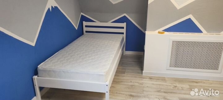 Односпальная Кровать из массива лиственницы