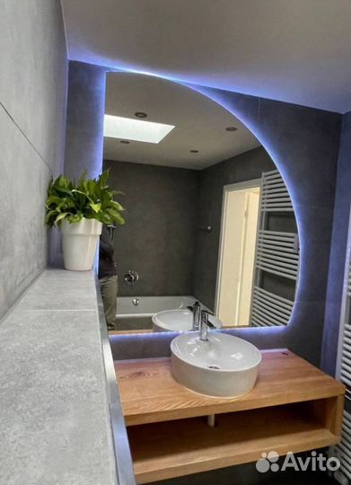 Полугруглое зеркало с подсветкой на заказ