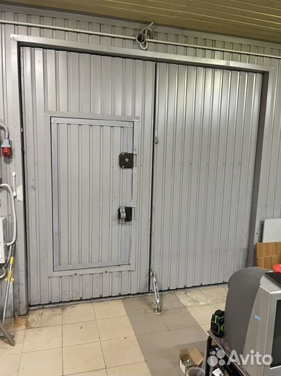Ворота гаражные бу 2 воротни с калиткой