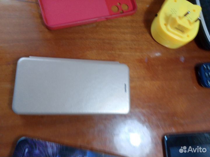 Чехлы на телефоны