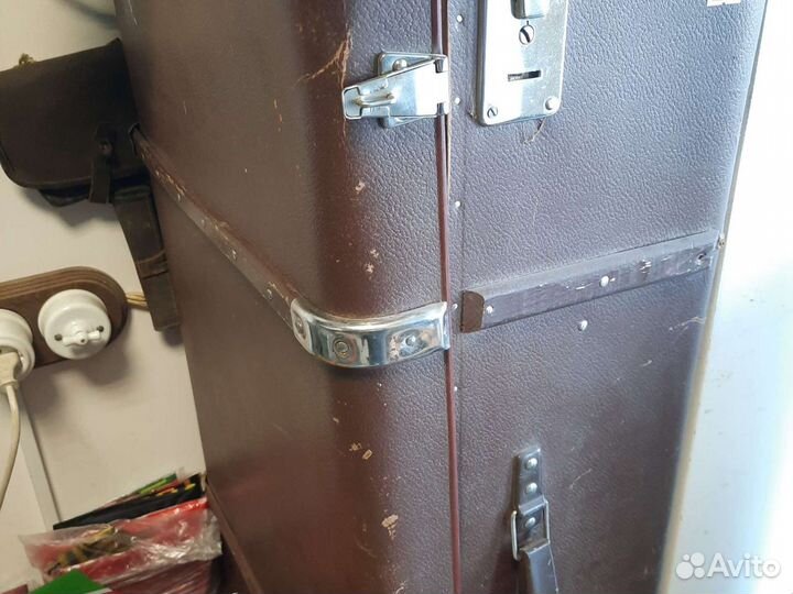 Чемодан старинный