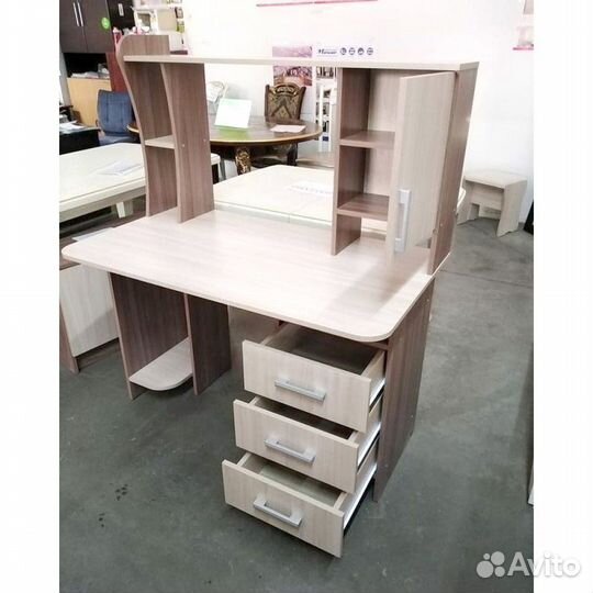 Компьютерный стол с надстройкой, ширина 120 см