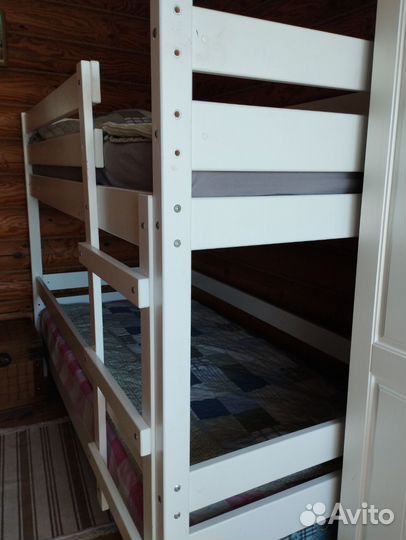 Двухъярусная кровать из массива дерева белая