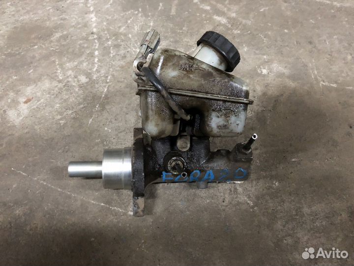 Главный тормозной цилиндр с бачком