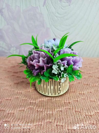 Мини букетик из ирисов и хризантемы