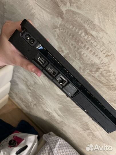 Sony PlayStation 4 Slim (1TB)