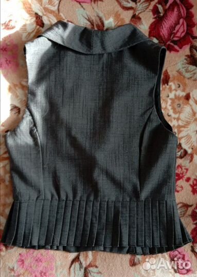 Жилет для школьницы