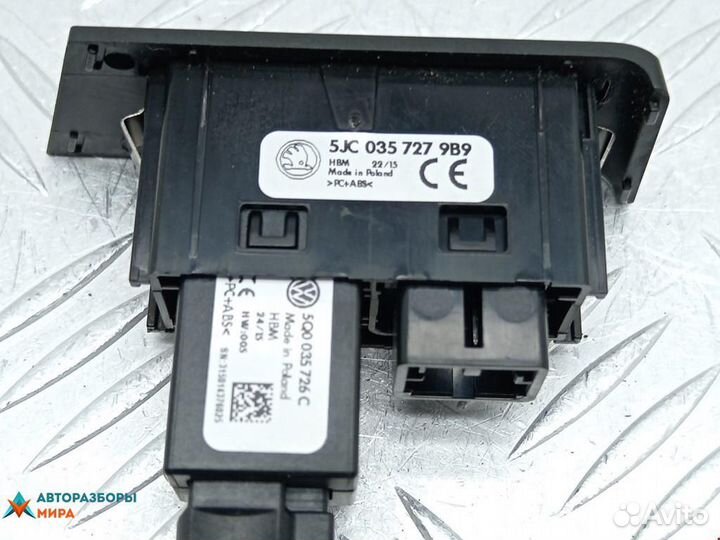 Разъем AUX / USB Skoda Rapid 2015