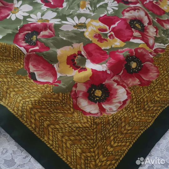 Большой красивый платок