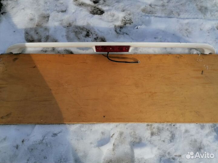 Задний стоп сигнал в спойлер