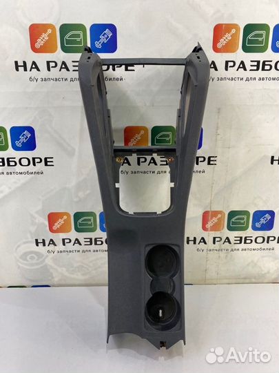 Консоль между сидений Volkswagen Golf MK5 caxa