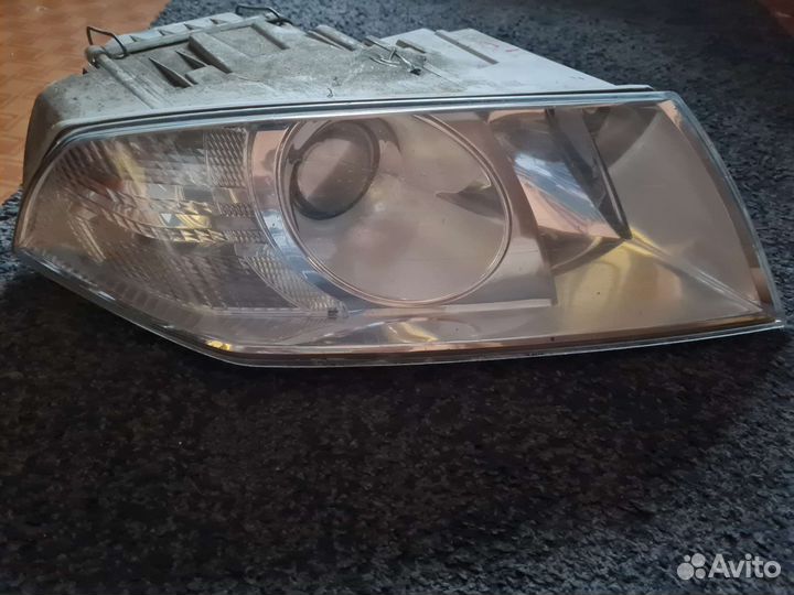 Фара передняя правая на skoda octavia a5