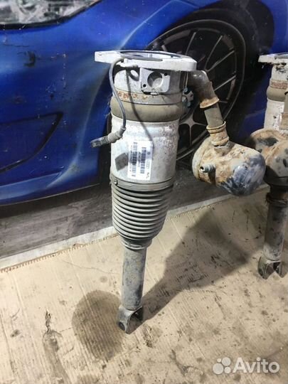 Задние пневматические стойки в сборе Audi A8 D3