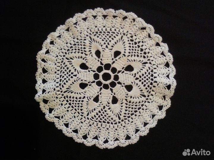 Декоративные ажурные салфетки, вязанные крючком