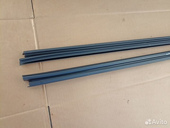 Молдинг стекла передней двери LADA Largus