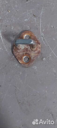 Ответная часть замка двери багажника Cadillac SRX