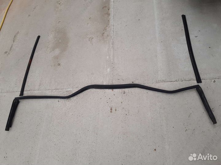 Уплотнитель капота ауди а6 с4