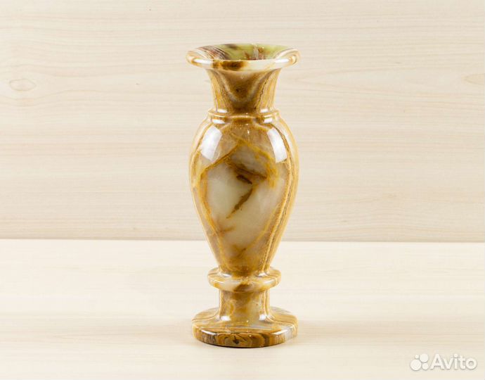 Ваза из оникса для цветов