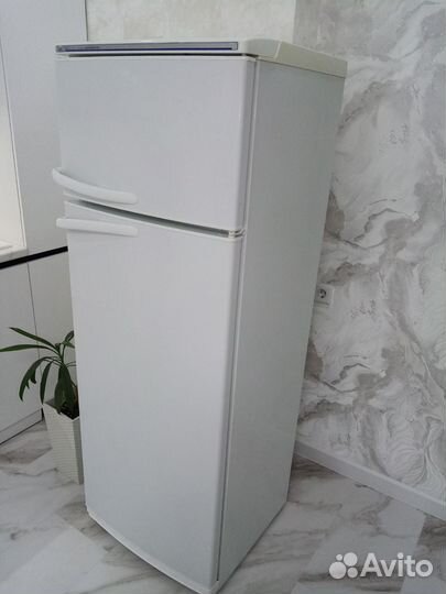 Продаю Холодильник Атлант