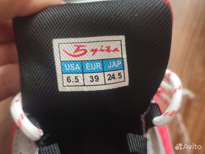 Кроссовки Новые