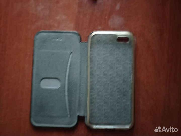 Продам 2 чехла на айфон 5