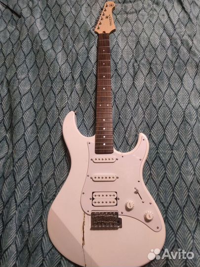 Электрогитара Yamaha Pacifica 012 проект/ремонт/зч