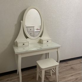 Косметический стол и табуретка Икея Хемнес