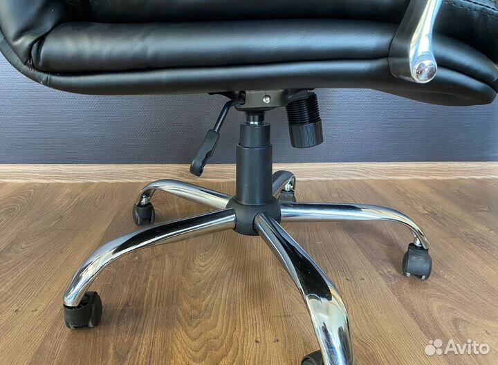 Компьютерное кресло. Кресло руководителя