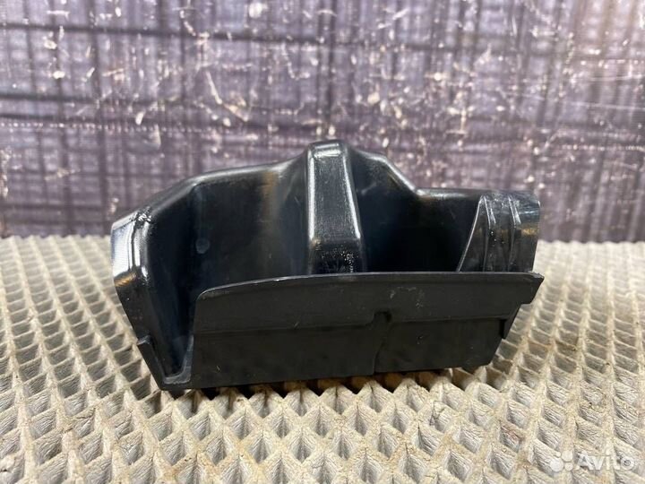 Крепление бампера заднее правое Bmw X3 E83 M54