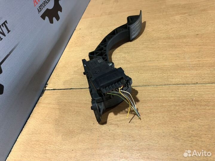 Педаль газа Форд Фокус 2