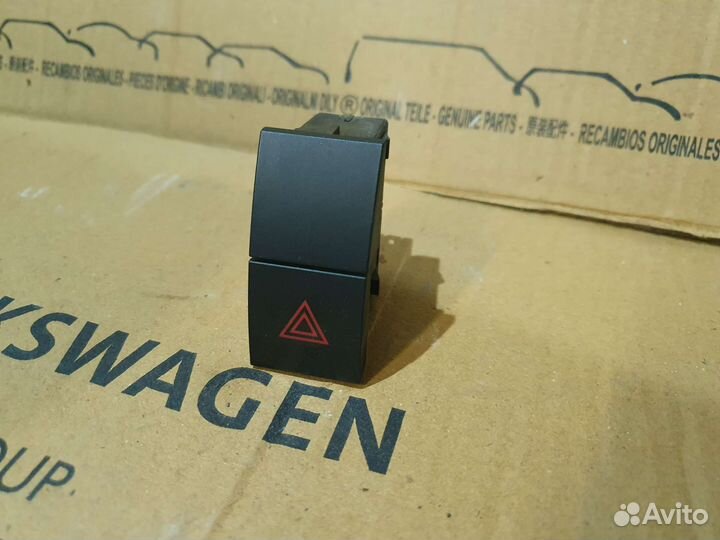 Кнопка аварийная Шкода Рапид