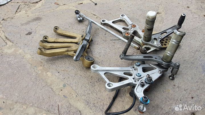 Подножки / кронштейн Yamaha YZF-R1 Ямаха Р1 98-01