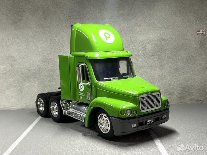 Коллекционная модель Freightliner 1:32 NewRay