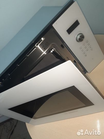 Встраиваемая микроволновая печь Bosch BFL554MW0