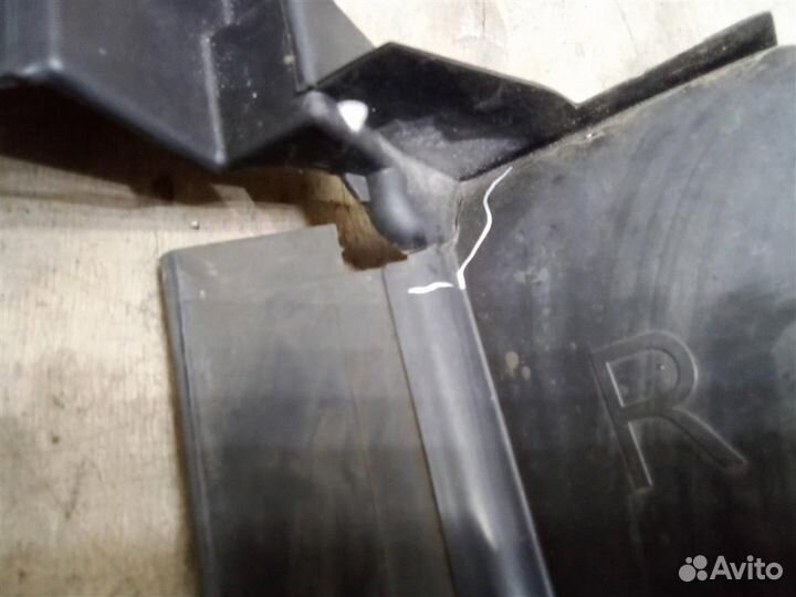 Воздуховод радиатора правый от Ford Mondeo IV 200