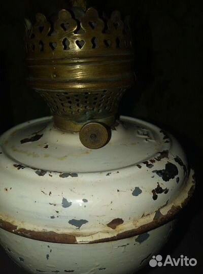 Старинная керасиновая лампа