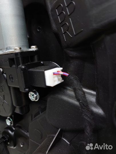 Стеклоподъемник задний Mazda 3