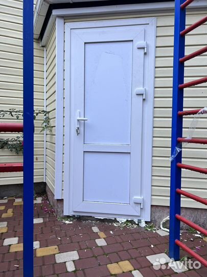 Дверь металлопластиковая, уличная
