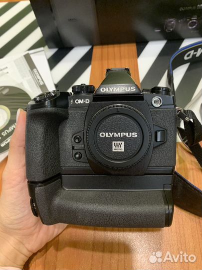 Фотоаппарат Olympus OM-D E-M1 тушка + Объектив Oly