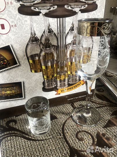 Хрустальные бокалы и рюмки подставка дерево