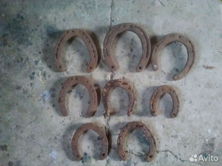 Подковы. Решётка 18 век. Ковшик. Зажигалка