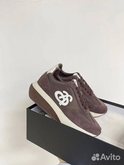 Кроссовки женские