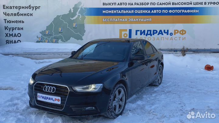 Кронштейн амортизатора правый Audi A4 (B8) 8K04130