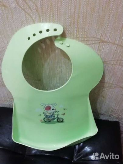 Слюнявчик нагрудник мягкий пластик