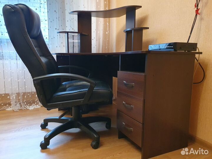Компьютерный стол и стул
