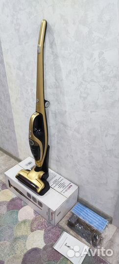 Вертикальный беспроводной пылесос моющий