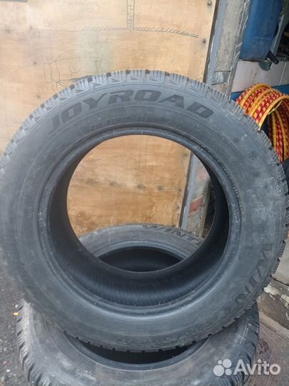 Goodyear UltraGrip 215/60 R16