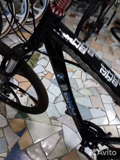 Велосипед на литых дисках чёрный на чёрном